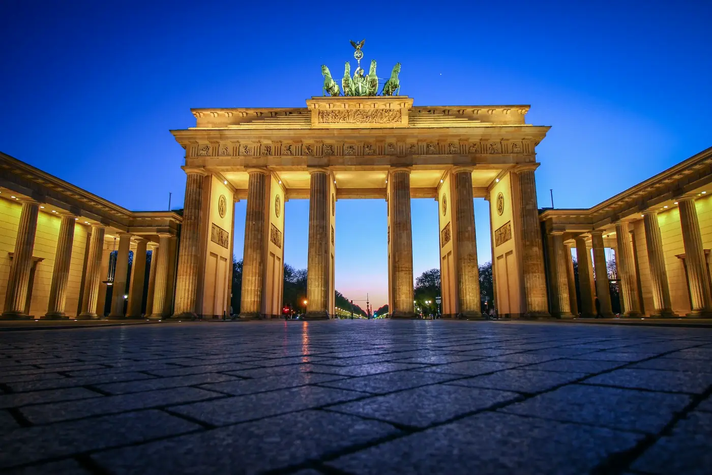 Brandenburger Tor bei Dämmerung
